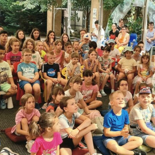 Teatrul &quot;George Ciprian&quot; aduce spectacole pentru copii în gradina ludotecii