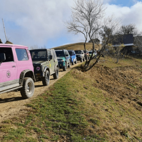 Pasionații de off-road din Buzău ajută familii aflate în dificultate în Muntii Apuseni