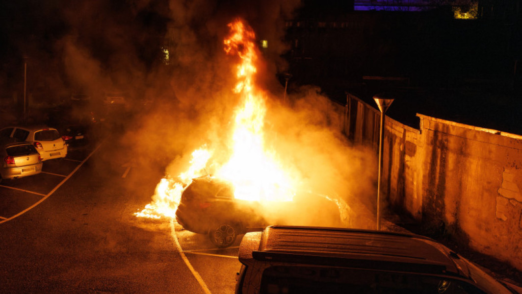 Incendii și atacuri coordonate asupra închisorilor din Franța