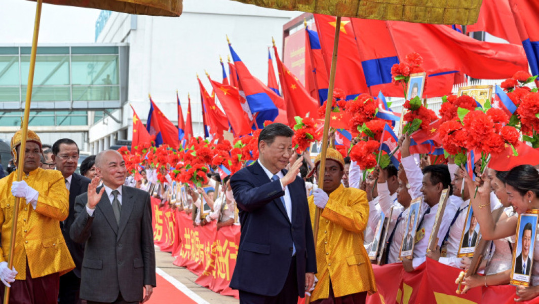 Xi Jinping vizitează Cambodgia în cadrul unui turneu în Asia de Sud-Est