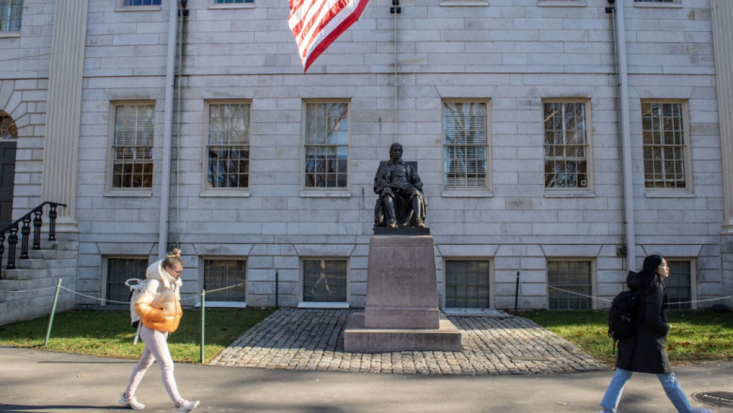 Harvard riscă să piardă dreptul de a înscrie studenți străini