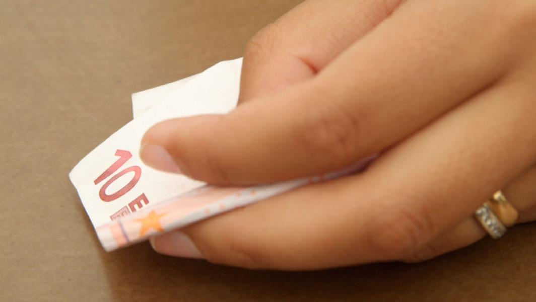 Un militar francez descoperă un cont de economii uitat după 20 de ani