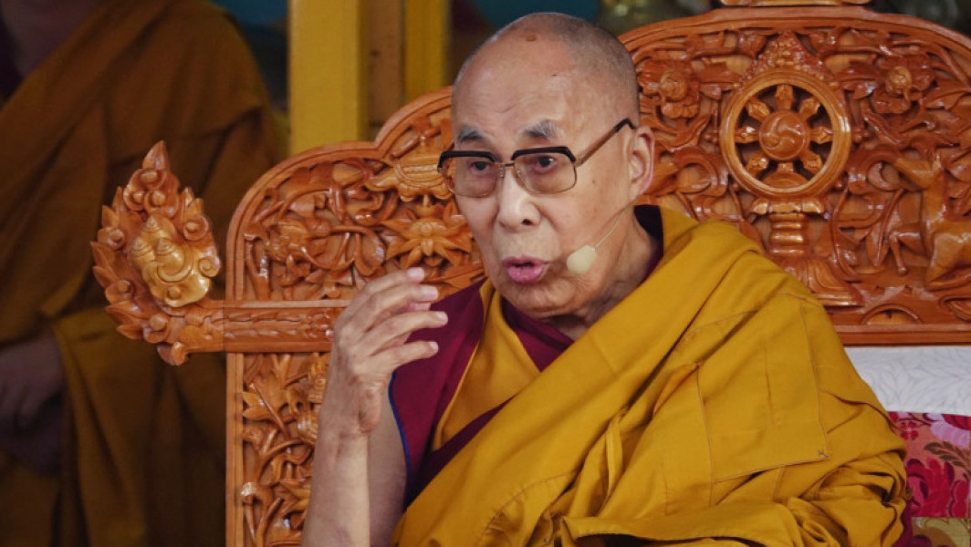 Dalai Lama transmite condoleanțe după decesul papei Francisc