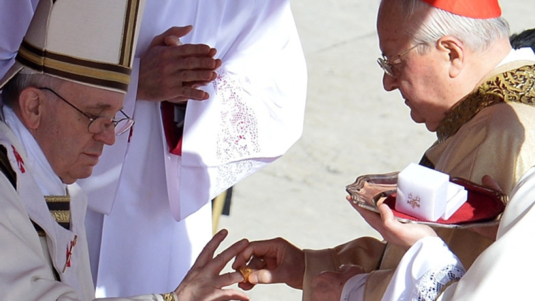Inelul pescarului, simbolul papal, va fi distrus după moartea lui Francisc