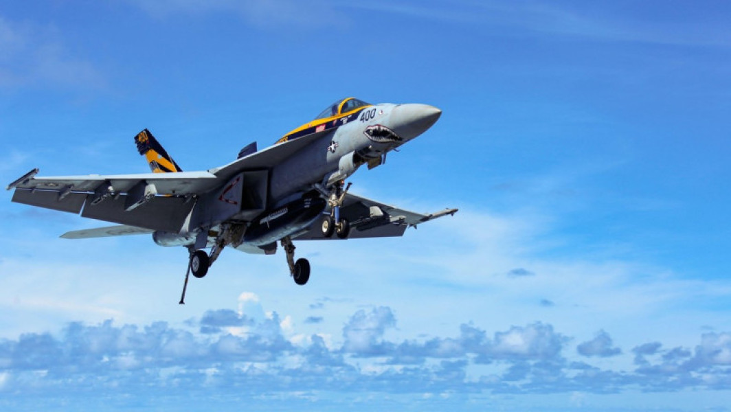 Un avion de vanatoare F/A-18 Super Hornet al Marinei SUA a fost pierdut peste bord