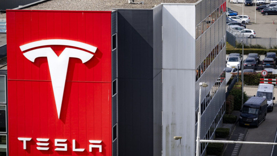 Vânzările de automobile electrice Tesla scad drastic în Europa