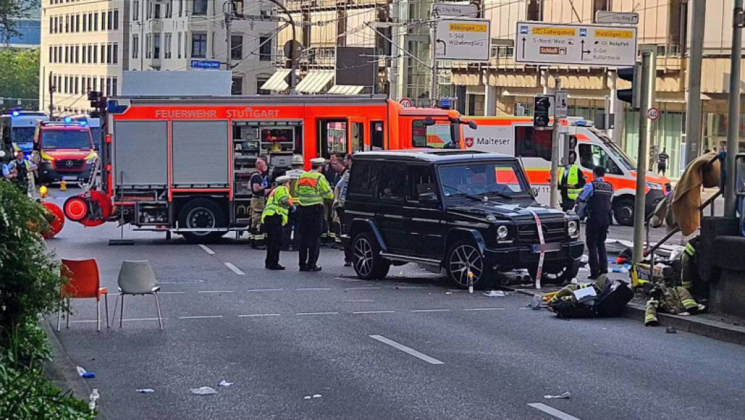 Accident rutier la Stuttgart: Opt persoane rănite