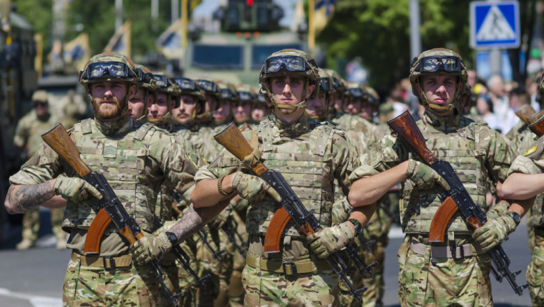 Kievul introduce stimulente pentru tinerii recruți în contextul războiului