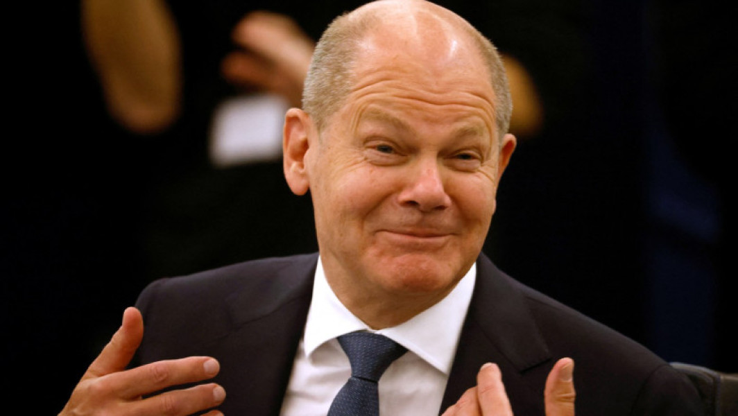 Cancelarul Olaf Scholz se retrage cu o ceremonie militară