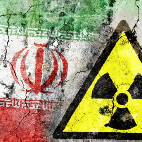 Israelul a lansat vineri dimineață un atac asupra Iranului, motivul oficial fiind programul nuclear controversat al Teheranului, relatează CNN. Iranul afirmă că dorește să utilizeze tehnologia nucleară în scopuri pașnice și neagă acuzațiile occidentalilor conform cărora ar încerca să dezvolte arme nucleare. Totodată, Agenția Internațională pentru Energie Atomica (AIEA), organismul de supraveghere nucleară al ONU, a criticat de mult timp Iranul pentru încălcarea obligațiilor de neproliferare.