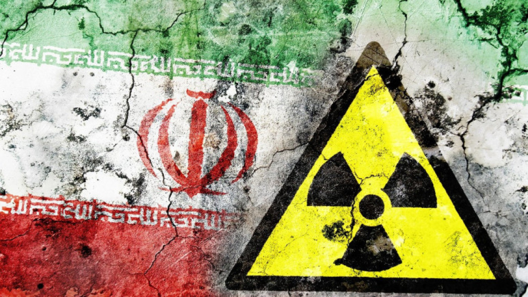 Israelul a lansat vineri dimineață un atac asupra Iranului, motivul oficial fiind programul nuclear controversat al Teheranului, relatează CNN. Iranul afirmă că dorește să utilizeze tehnologia nucleară în scopuri pașnice și neagă acuzațiile occidentalilor conform cărora ar încerca să dezvolte arme nucleare. Totodată, Agenția Internațională pentru Energie Atomica (AIEA), organismul de supraveghere nucleară al ONU, a criticat de mult timp Iranul pentru încălcarea obligațiilor de neproliferare.