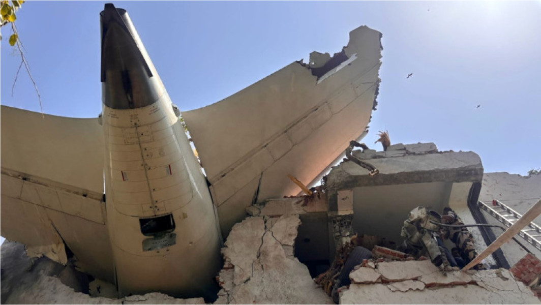 Miracol în accidentul aviatic din India: doar unul dintre cei 242 de pasageri și membri ai echipajului a supraviețuit