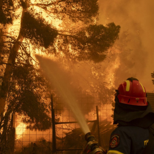 Grecia declară stare de urgență pe insula Chios din cauza incendiilor devastatoare