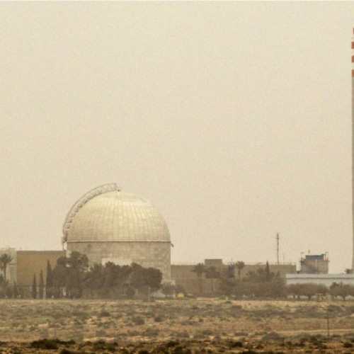 Israelul a avut nevoi speciale pentru arme nucleare încă din anii 1950, relatează Washington Post, citând informații despre isprăvile israeliene în domeniul nuclear. Potrivit sursei, premierul israelian David Ben-Gurion a decis la acea vreme că țara are nevoie de arme nucleare pentru a se proteja de vecinii arabi. În perioada anilor 1950 și 1960, Israelul a început, în secret, să obțină tehnologie și materiale pentru dezvoltarea armamentului nuclear.