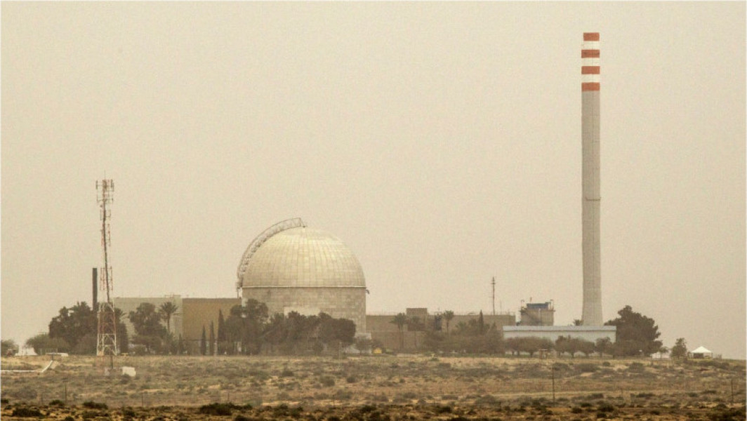 Israelul a avut nevoi speciale pentru arme nucleare încă din anii 1950, relatează Washington Post, citând informații despre isprăvile israeliene în domeniul nuclear. Potrivit sursei, premierul israelian David Ben-Gurion a decis la acea vreme că țara are nevoie de arme nucleare pentru a se proteja de vecinii arabi. În perioada anilor 1950 și 1960, Israelul a început, în secret, să obțină tehnologie și materiale pentru dezvoltarea armamentului nuclear.