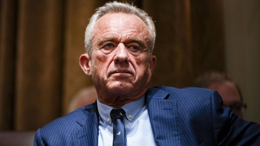red res in sistemul de sanatate american. Kennedy a promis să reorganizeze aceste agenții și să reducă numărul de angajați, în special la FDA, CDC și NIH."