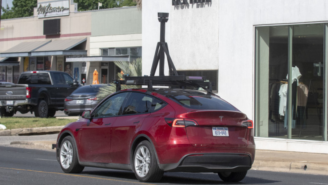 Noul incident cu robotaxi-urile Tesla atrage atenția autorităților din SUA