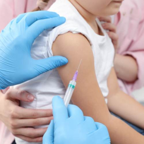 Scădere mondială în vaccinarea copiilor din cauza inegalităților și pandemiei de COVID-19