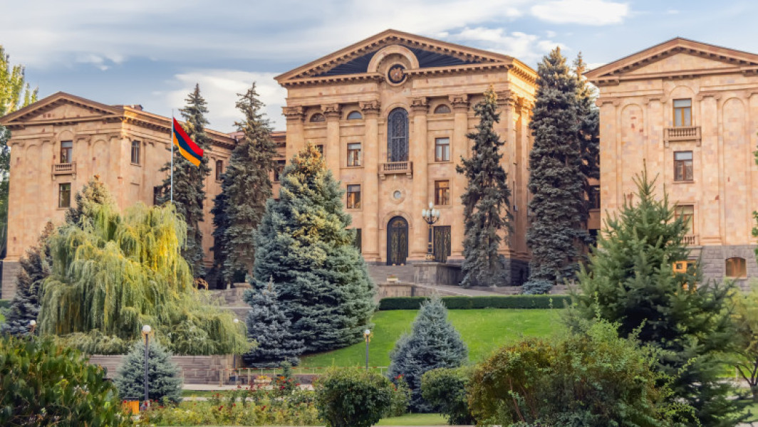 Forte de ordine au oprit o tentativă de lovitură de stat în Armenia