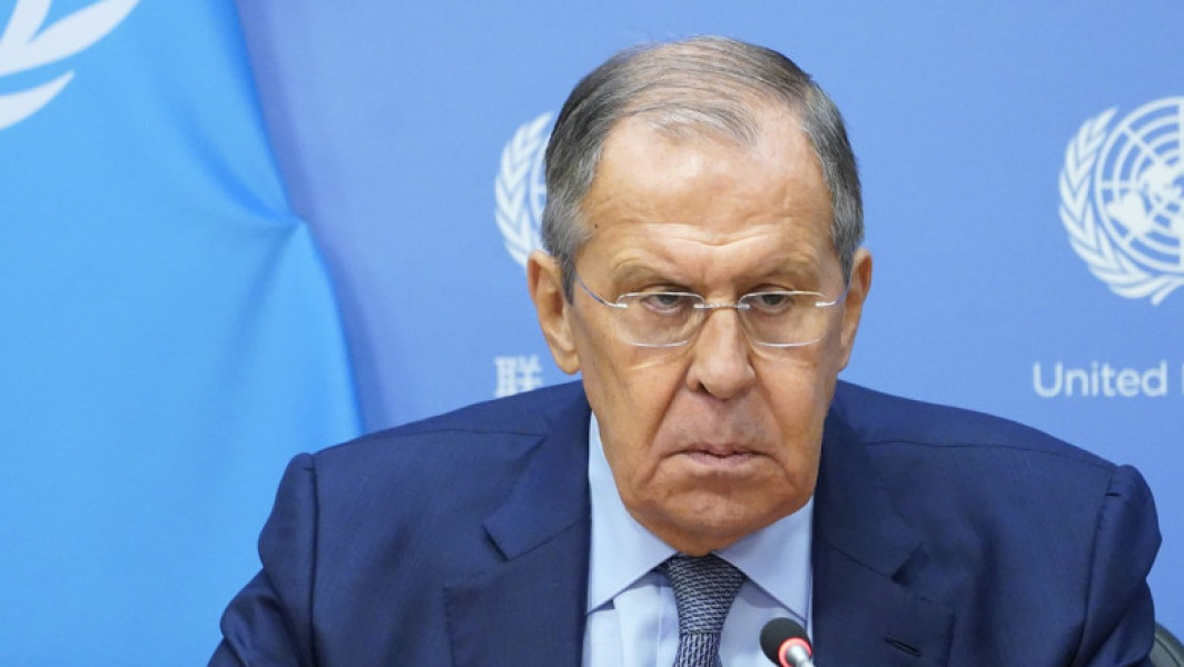 „Ceasul apocalipsei” se apropie tot mai mult de miezul nopții, a declarat Serghei Lavrov într-o discuție cu profesorii și studenții de la Institutul de Relații Internaționale al Ministerului de Externe, relatează digi24.ro. Oficialul rus a spus că „securitatea globală este probabil cel mai important aspect, mai ales în această perioadă, când ceasul apocalipsei ticăie tot mai aproape de miezul nopții. Este esențial să nu permitem acest lucru și noi ne implicăm activ pentru a preveni o catastrofă”.