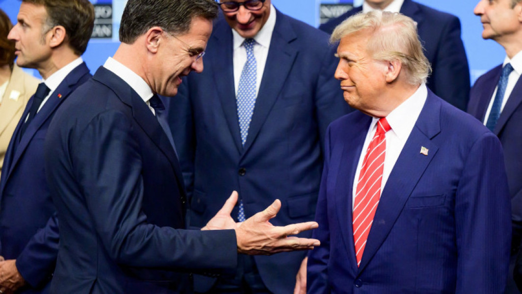 Rutte nu consideră elogii adresate lui Trump ca indicii ai unei slăbiciuni a NATO