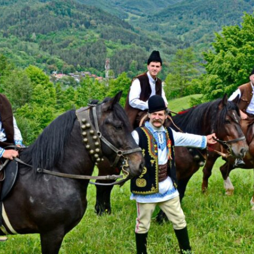 Tradiție vie la Gura Teghii: Sărbătoarea „Pe urme de baladă – Gheorghelașul”, pe 1 iunie