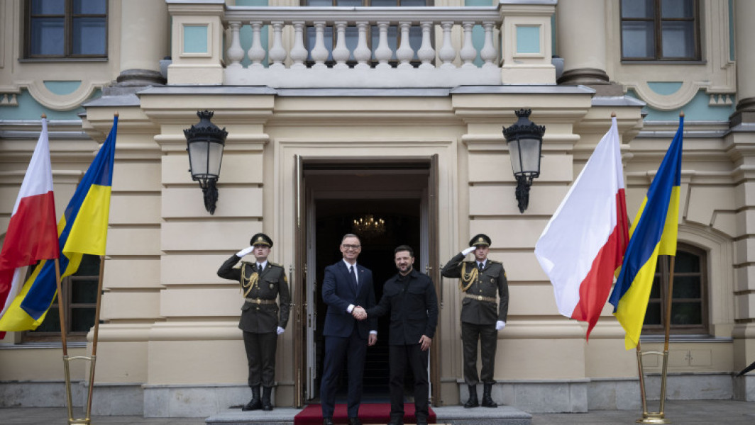 Președintele ucrainean Volodimir Zelenski i-a acordat lui Andrzej Duda, președintele Poloniei, Ordinul Libertății, transmite DPA, preluat de Agerpres. Decizia a fost luată sâmbătă, pe măsură ce mandatul lui Duda se apropie de final, începând cu luna august.