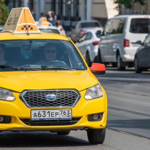 Un sfert dintre companiile de taxi din Rusia se pot închide până în 2026 din cauza ratelor mari ale dobanzii