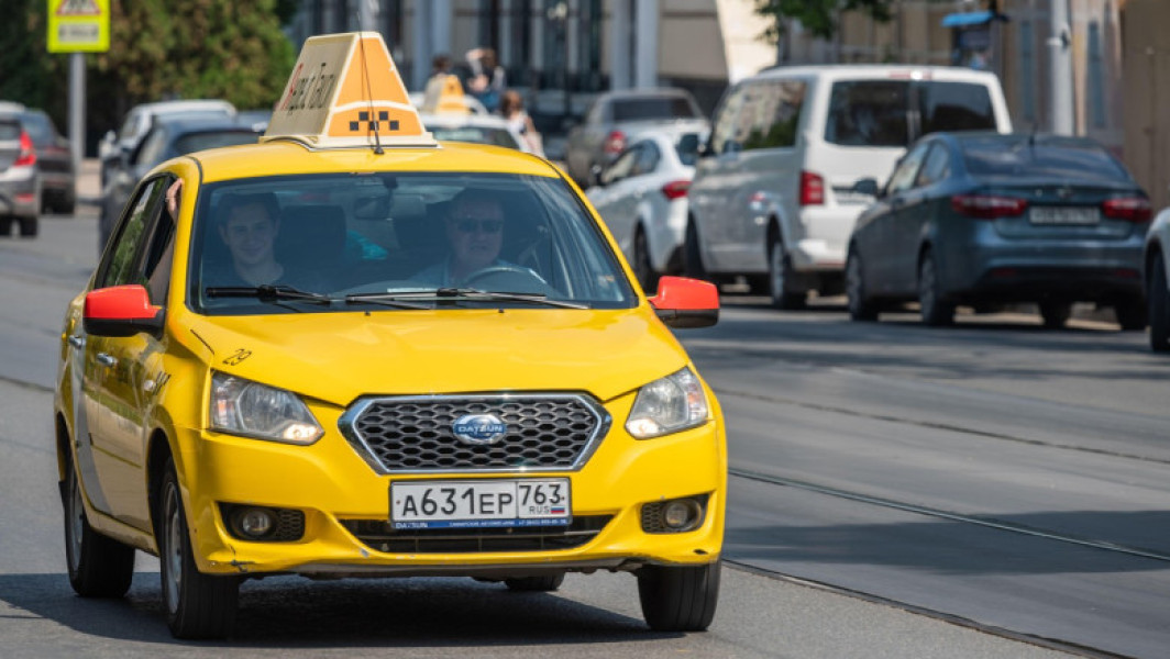 Un sfert dintre companiile de taxi din Rusia se pot închide până în 2026 din cauza ratelor mari ale dobanzii