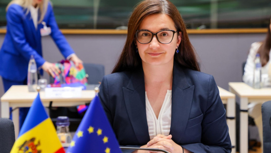 Republica Moldova vrea să înceapă negocierile de aderare la Uniunea Europeană înainte de alegerile din septembrie, pentru a contracara dezinformarea rusescă din țară despre UE, a declarat joi vicepremierul Cristina Gherasimov. Potrivit acesteia, această strategie are ca scop consolidarea sprijinului pentru integrarea europeană înainte de alegeri.