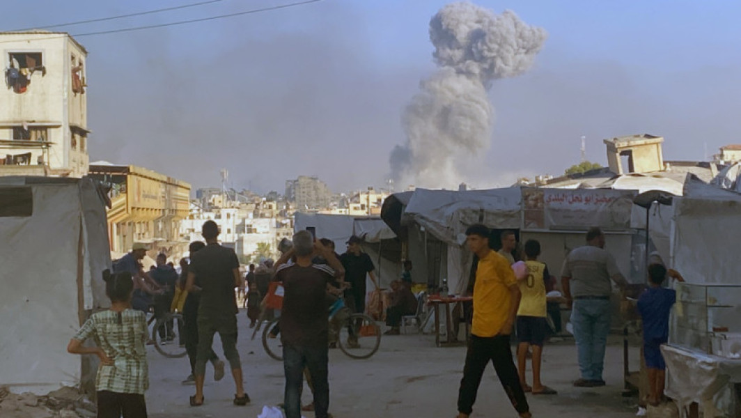 Lovituri aeriene continue în Gaza în contextul discuțiilor pentru încetarea focului