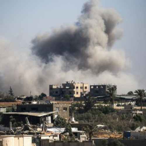 Un bilanț tragic în Gaza: cel puțin opt palestinieni, majoritatea copii, au fost uciși duminică în urma unui atac cu rachetă