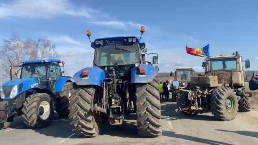 Protestele agricultorilor moldoveni blochează trecerea prin Vama Leuşeni - Albiţa