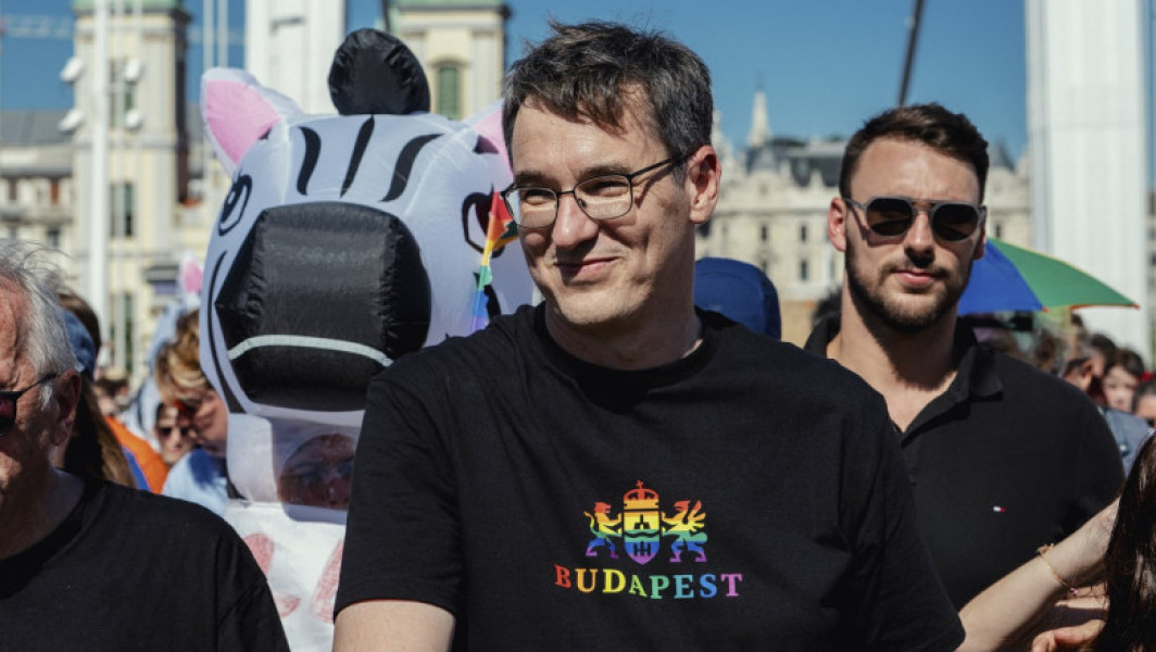 Gergely Karacsony, primarul Budapestei, va fi interogat de poliția maghiară în calitate de suspect în legătură cu organizarea paradei Pride din iunie, conform unor informații citate de Politico și presei ungare. Potrivit notează digi24.ro, măsura a fost luată după ce premierul Viktor Orban a încercat să anuleze evenimentul, dar primarul a găsit o soluție legală pentru a permite desfășurarea paradei.