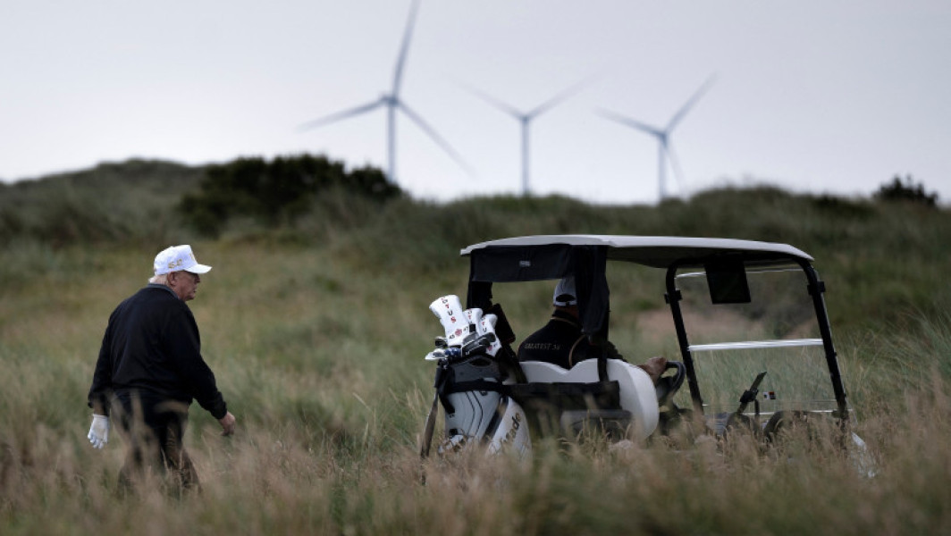 Donald Trump a criticat energia eoliană în vizitele în Scoția