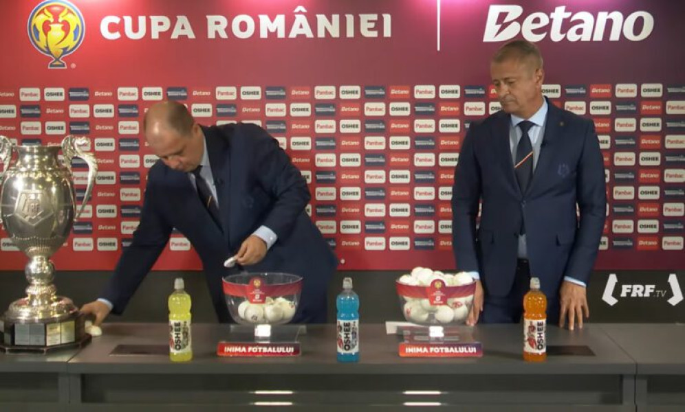 Gabriel Bodescu, secretarul general adjunct al Federației Române de Fotbal, și-a exprimat opinia despre tragerea la sorți a meciurilor din play-off-ul Cupei României, după incidentul care a devenit viral pe internet. Potrivit acestuia, nu a făcut intenționat alegerea bilei cu numele Corvinului, deși în cele din urmă a extras-o prima, fiind prins într-o situație care a stârnit controverse.