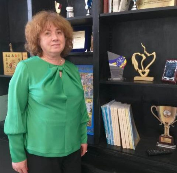 Camelia Voicu se retrage din funcția de director al Colegiului Național „Mihai Eminescu” după aproape 30 de ani de activitate în învățământ