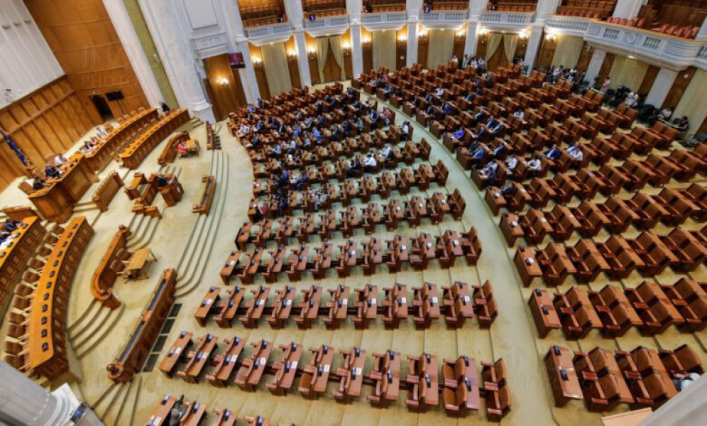 Parlamentul dezbate moțiuni de cenzură împotriva guvernului Ilie Bolojan