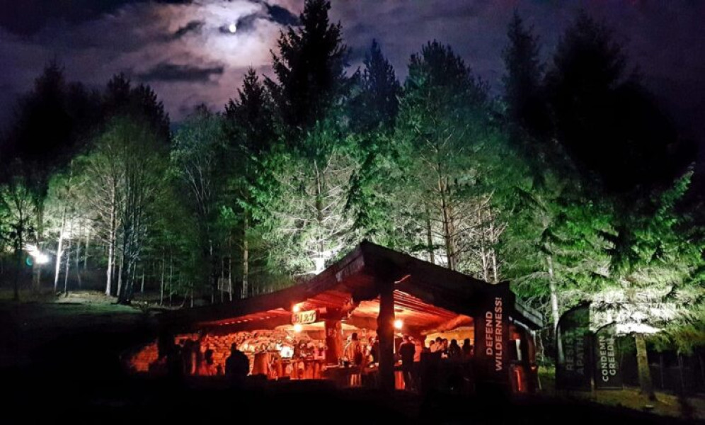 Vadoo Fest își păstrează intimitatea naturii și arta contemporană la Vadu Oii