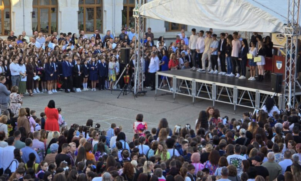 Prima zi de școală între proteste, festivități și tensiuni bugetare în județul Buzău