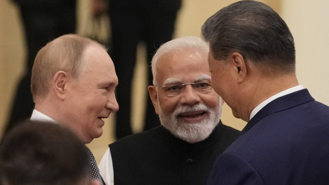 Trump cere UE să impună tarife de până la 100% asupra Indiei și Chinei