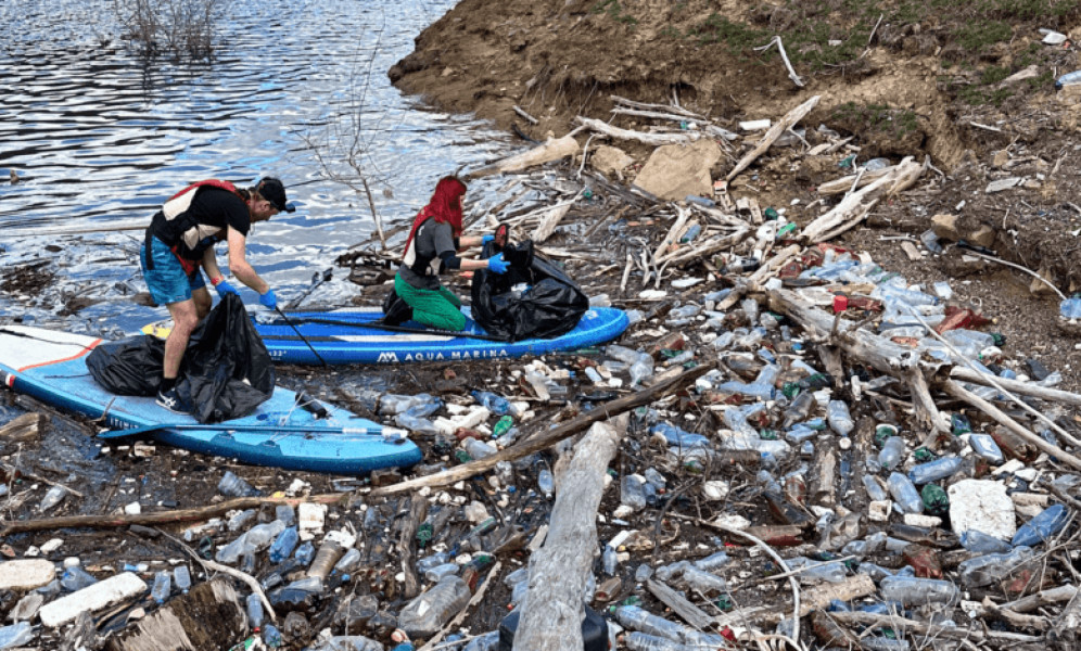 Ziua curățeniei naționale: acțiune de curățare pe lacul Siriu