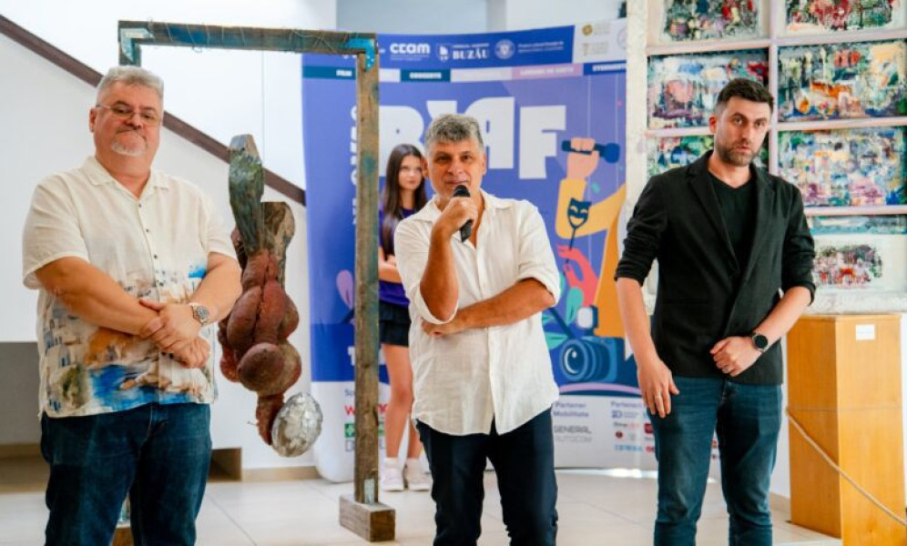 Flavius Lucăcel expune memoria părinților la Buzău