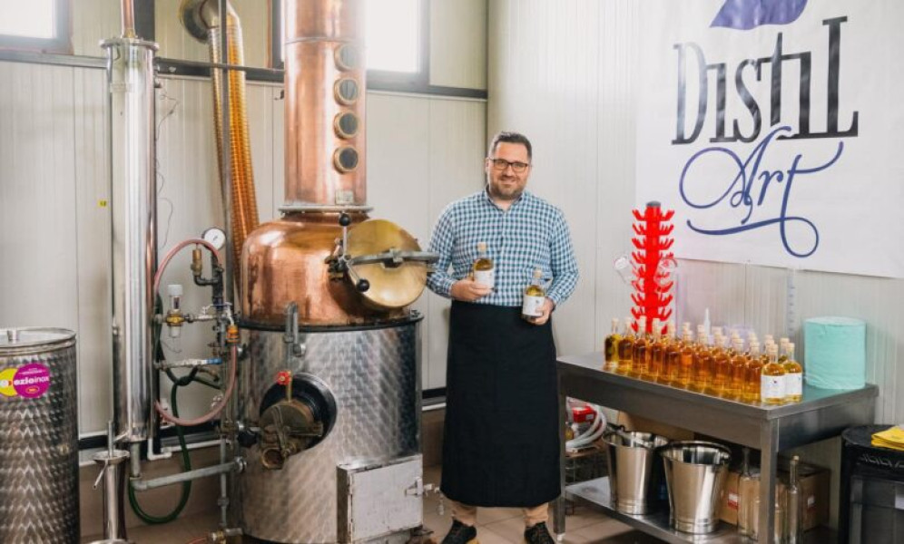 Distileria artizanală care pune în valoare meşteşugul local şi moştenirea de la bunici a proprietarului