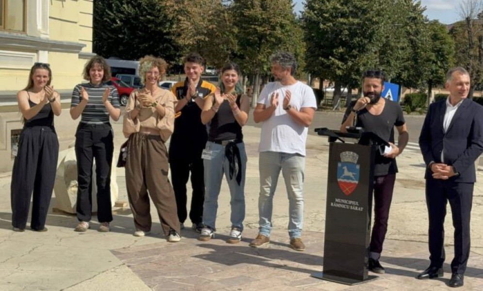 Tabără națională de sculptură la Râmnicu Sărat aduce noi opere și idei de expunere publică
