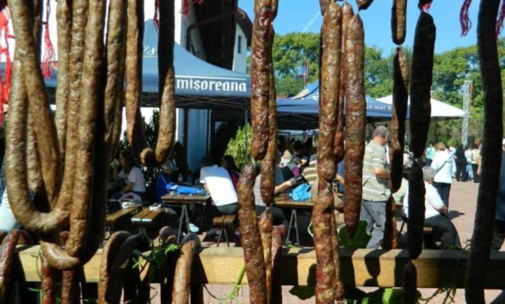 Festivalul Cârnaților de Pleșcoi la a XII-a ediție, pregătiri în toi la Berca