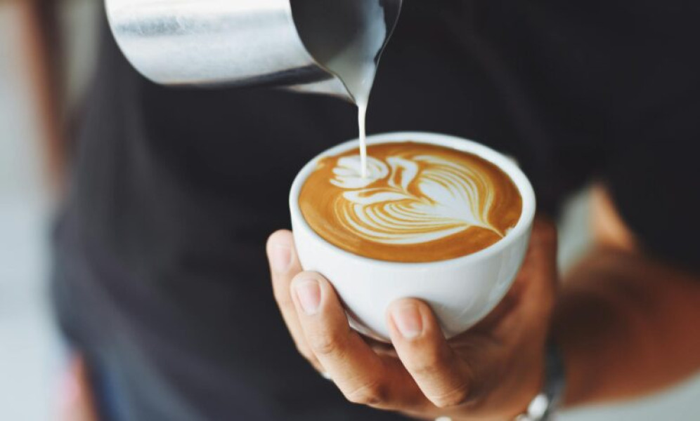 Cum să prepari acasă o cafea perfectă cu espressorul de la Rohnson