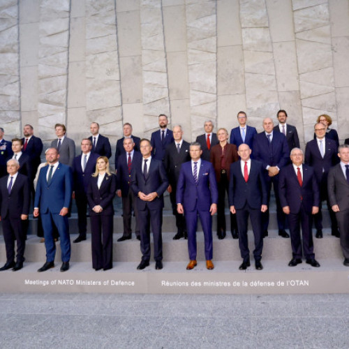 Miniştrii apărării NATO discută sprijinul pentru Ucraina și protecția împotriva dronelor rusești