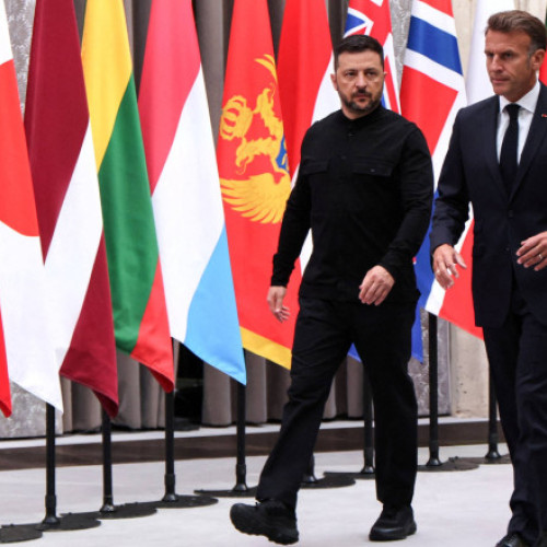 Zelenski și Macron discută despre încetarea războiului din Ucraina și planifică o întâlnire