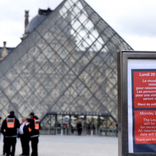 Bijuteriile furate din Muzeul Luvru au o valoare estimată la 88 de milioane de euro